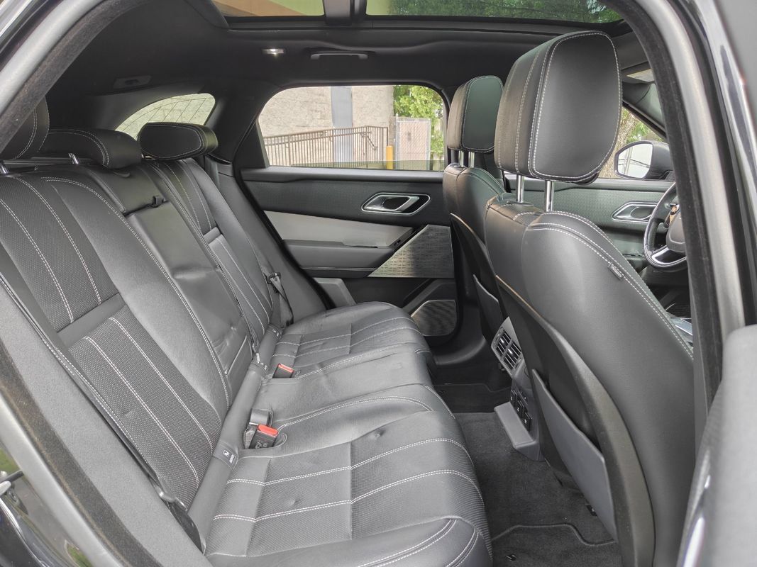 Used 2018 Land Rover Range Rover Velar R-Dynamic SE AWD/4WD image 27