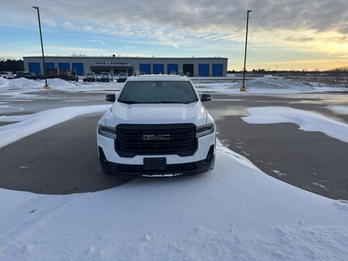 Used 2023 GMC Acadia SLT w/ Elevation Edition image 2