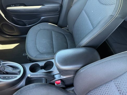Used 2015 Kia Soul + FWD image 14