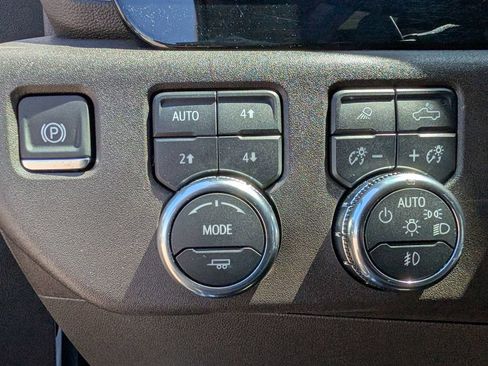 Used 2025 GMC Sierra 1500 SLT w/ SLT Premium Plus Package AWD/4WD image 31