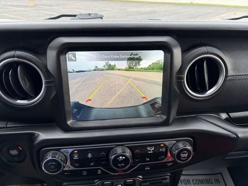 Used 2021 Jeep Gladiator Overland w/ Popular Equipment Package AWD/4WD image 28
