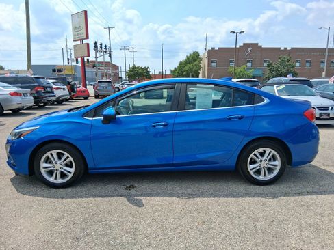 Used 2016 Chevrolet Cruze LT w/ Convenience Package FWD image 3