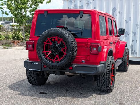 Used 2018 Jeep Wrangler Unlimited Sahara AWD/4WD image 4