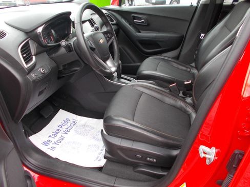 Used 2017 Chevrolet Trax LT w/ LT Convenience Package FWD image 5