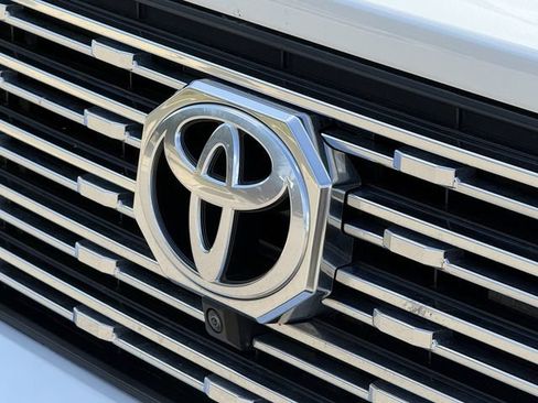 Used 2025 Toyota Tacoma Limited AWD/4WD image 23