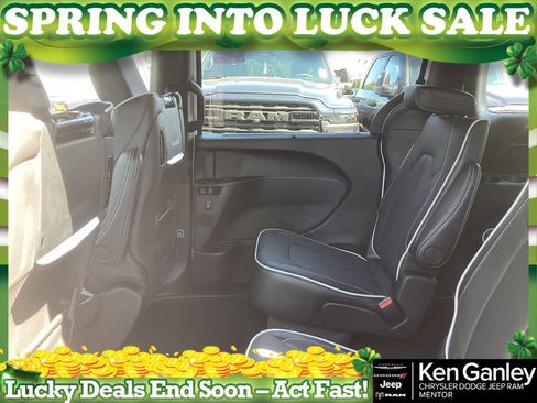 New 2026 Chrysler Pacifica Limited w/ Uconnect Theater Family Group image 16