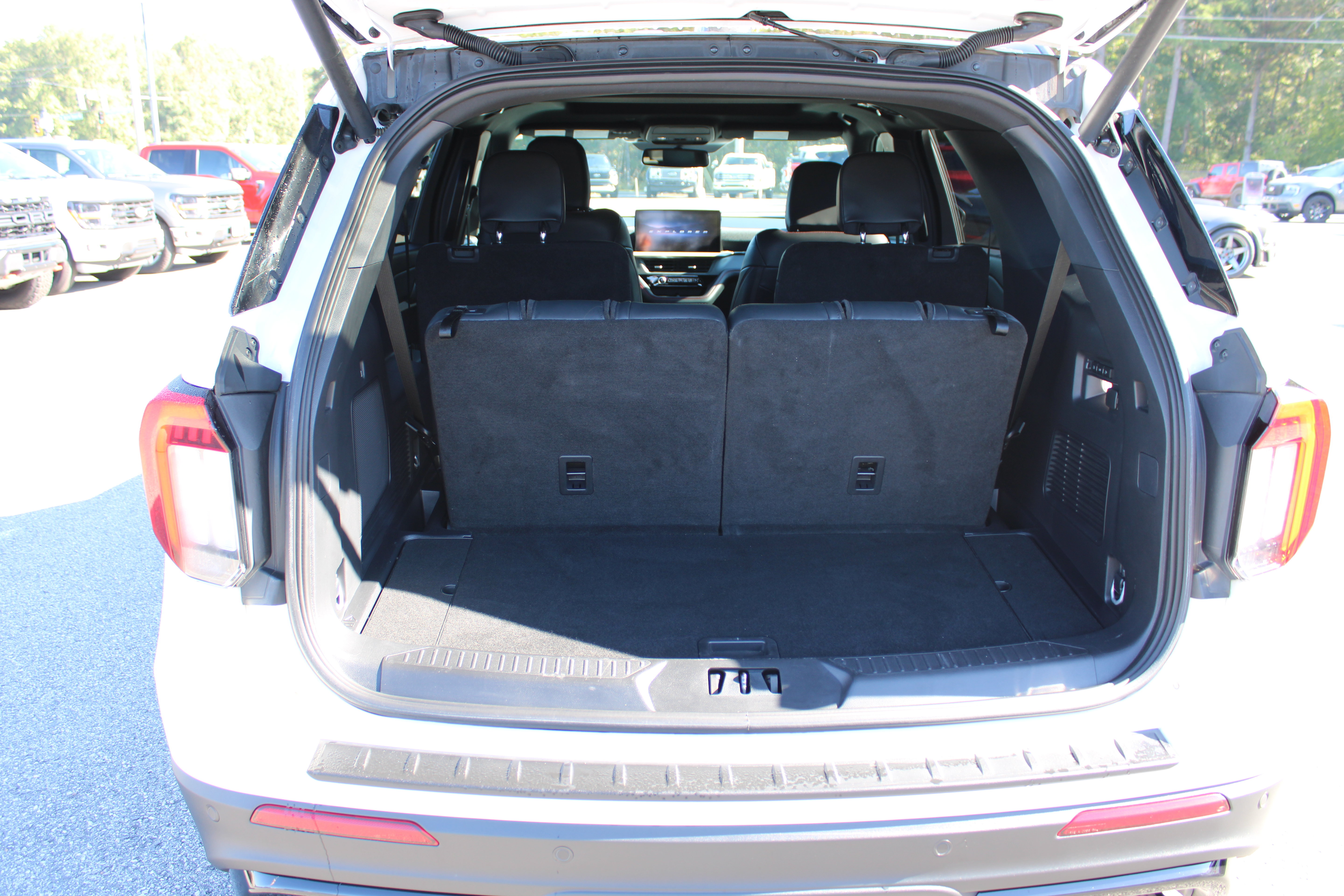 Used 2025 Ford Explorer ST w/ Sun And Sound Package AWD/4WD image 13