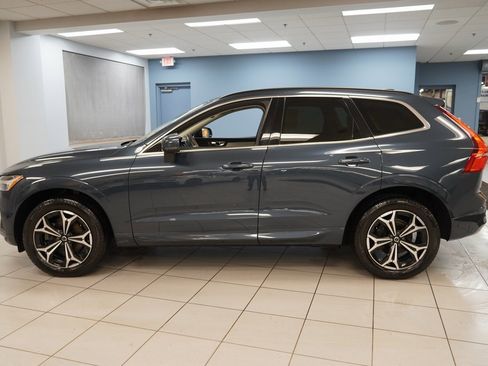 Used 2020 Volvo XC90 T6 Momentum image 2