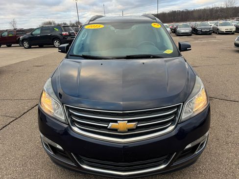 Used 2015 Chevrolet Traverse LT w/ Style and Technology Package image 2