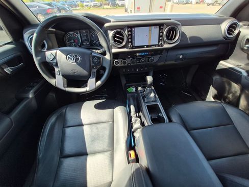 Used 2022 Toyota Tacoma TRD Off-Road w/ TRD Premium Off Road Package AWD/4WD image 27