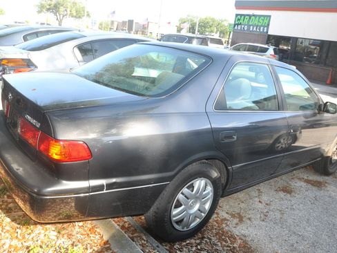 Used 2001 Toyota Camry XLE FWD image 5
