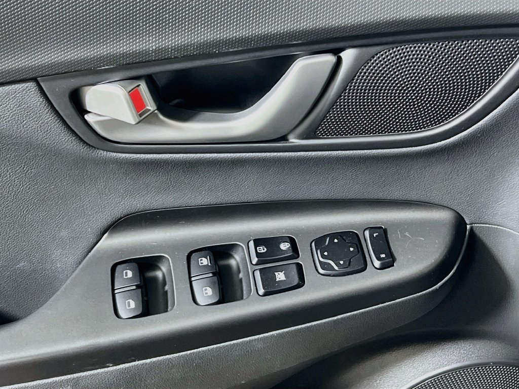 Used 2020 Hyundai Kona Ultimate AWD/4WD image 16