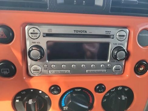 Used 2014 Toyota FJ Cruiser 4WD w/ Convenience Package image 28