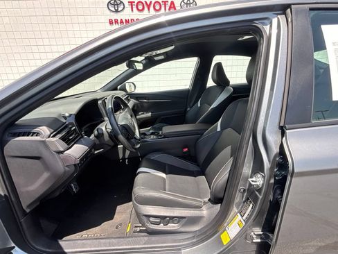Used 2025 Toyota Camry SE FWD image 4