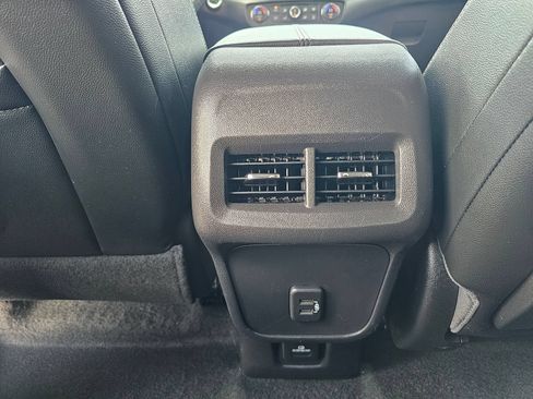 Used 2024 GMC Terrain SLT AWD/4WD image 32