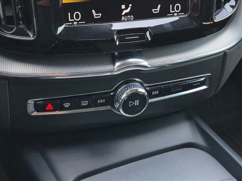Used 2019 Volvo XC60 T5 R-Design w/ Protection Package Premier AWD/4WD image 15