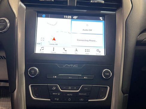 Used 2019 Ford Fusion SE image 10