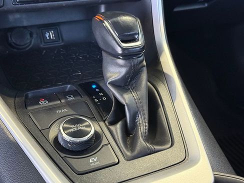 Used 2023 Toyota RAV4 XLE Premium image 33