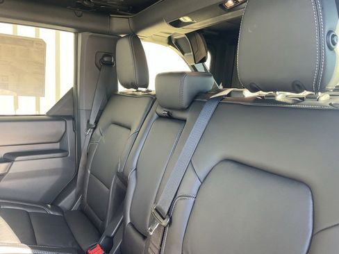 New 2025 Ford Bronco Outer Banks w/ Sasquatch Package image 17