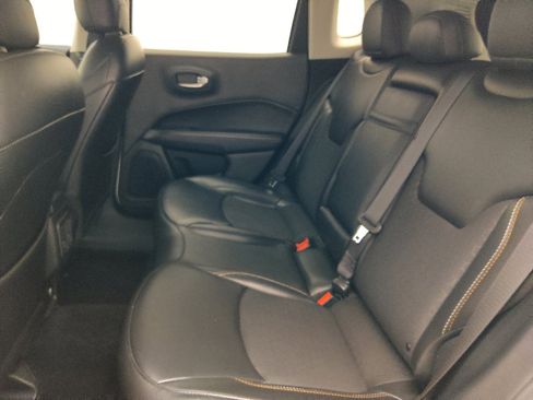 Used 2019 Jeep Compass Latitude FWD image 18