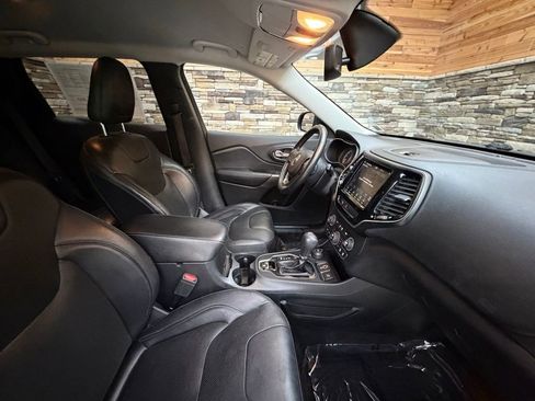 Used 2019 Jeep Cherokee Limited image 14