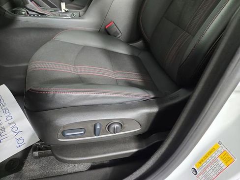 Used 2022 Chevrolet Equinox RS w/ LPO, Floor Liner Package FWD image 32