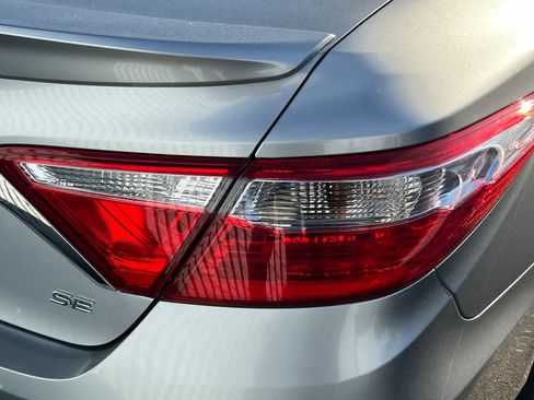 Used 2015 Toyota Camry SE w/ Moonroof Package image 18