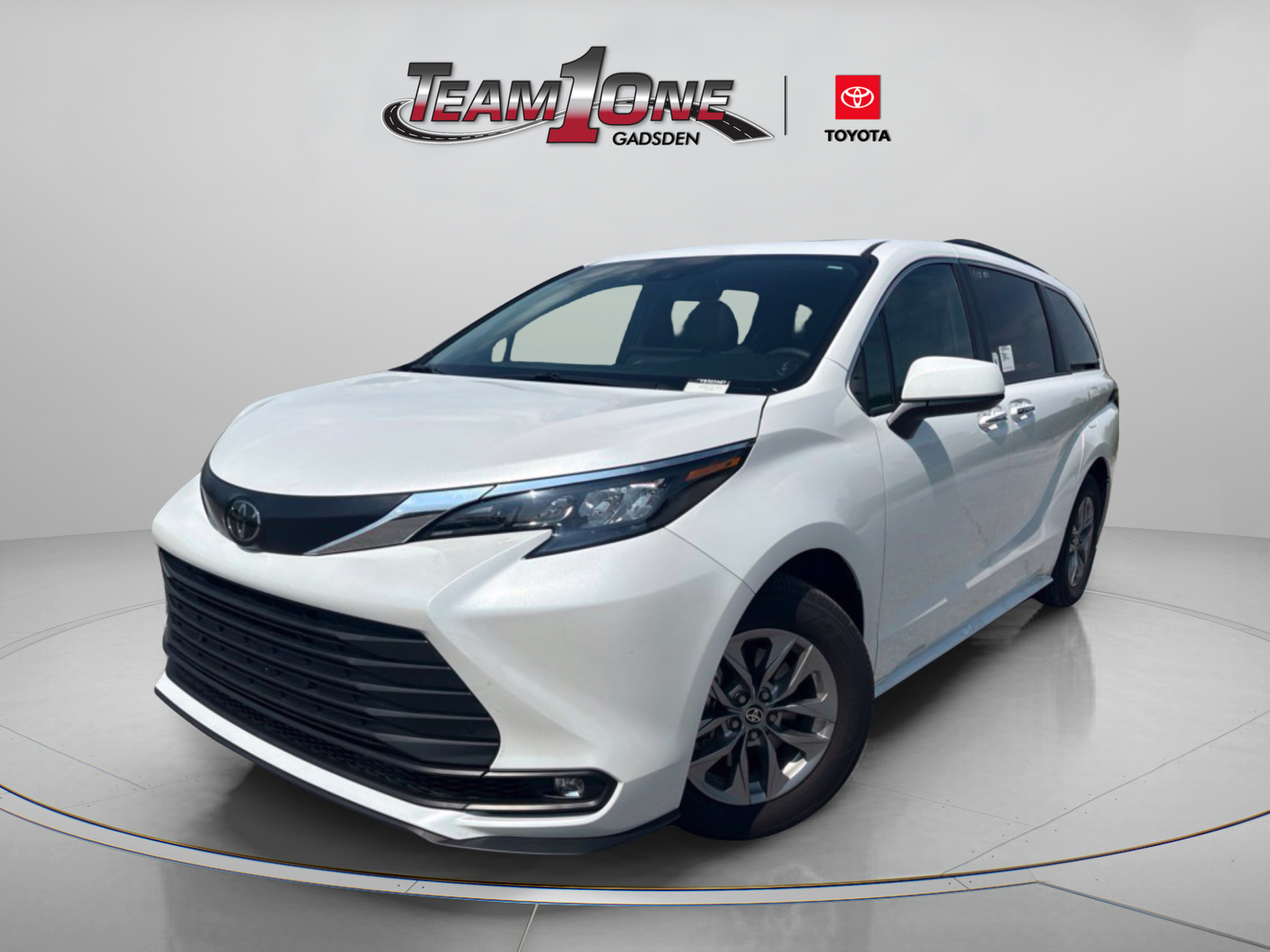 Certified 2026 Toyota Sienna XLE FWD image 7