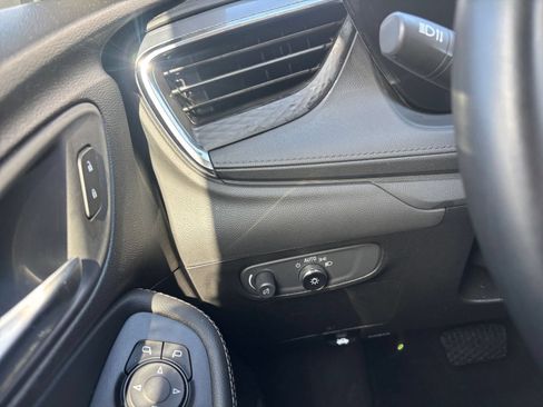Used 2025 Buick Encore GX Preferred FWD image 33