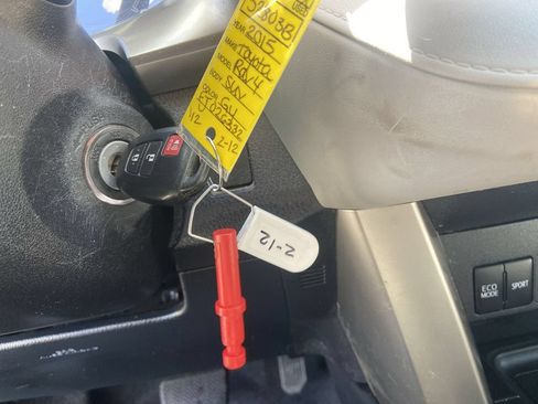 Used 2015 Toyota RAV4 LE AWD/4WD image 16