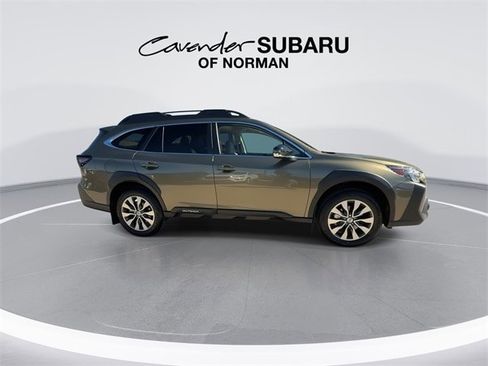 Used 2025 Subaru Outback Limited image 9