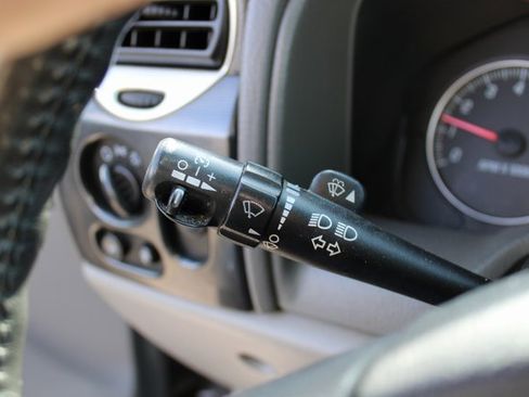 Used 2002 GMC Envoy SLE image 26