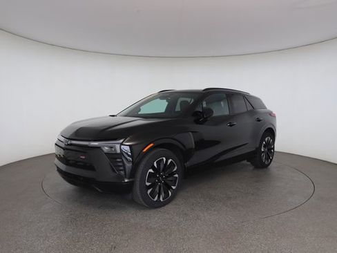 Used 2024 Chevrolet Equinox EV LT w/ LPO, Active Package FWD image 3