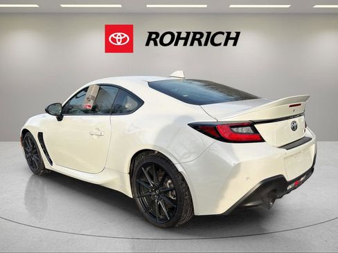 Used 2024 Toyota GR86 Premium image 8