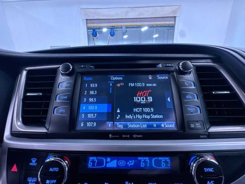 Used 2018 Toyota Highlander XLE w/ Protection Package #3 AWD/4WD image 26