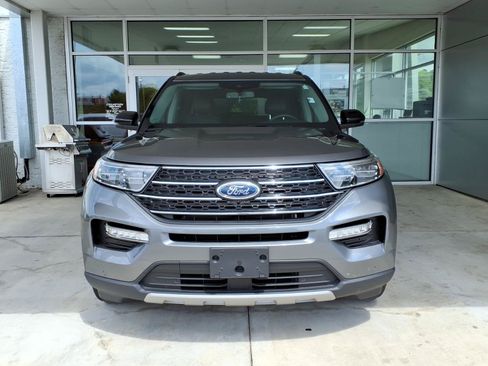 Used 2023 Ford Explorer XLT w/ Equipment Group 202A RWD image 2