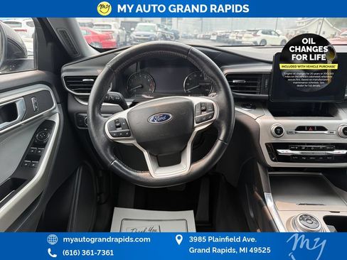Used 2022 Ford Explorer XLT w/ Equipment Group 202A AWD/4WD image 13