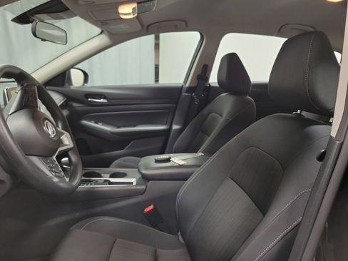 Used 2025 Nissan Altima 2.5 SV FWD image 15