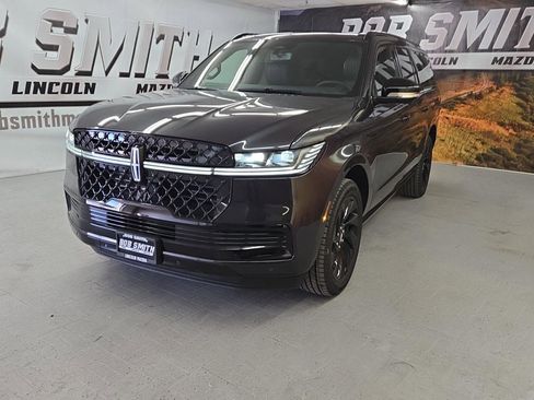 New 2025 Lincoln Navigator L Reserve w/ Jet Appearance Package image 18