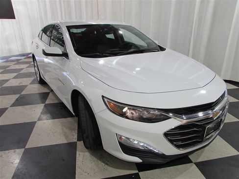 Used 2023 Chevrolet Malibu LT w/ Driver Confidence Package FWD image 4