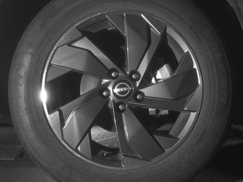 Used 2025 Nissan Rogue SV FWD image 13
