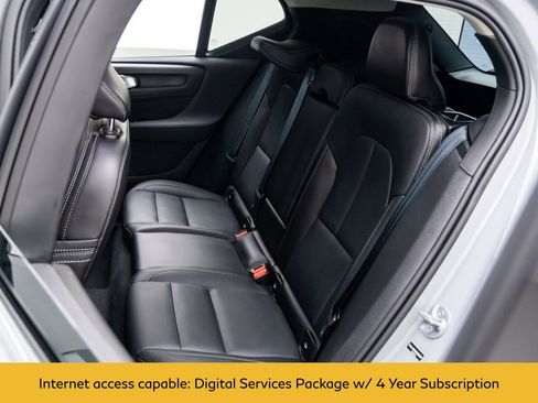 Used 2025 Volvo XC40 B5 Core image 16