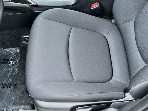 Used 2025 Toyota Corolla Cross LE FWD image 19