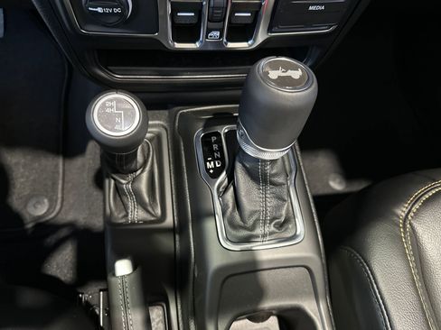 New 2025 Jeep Wrangler Unlimited Sahara AWD/4WD image 20
