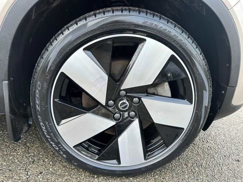 Certified 2023 Volvo XC40 Recharge Ultimate w/ Protection Package Premier image 9