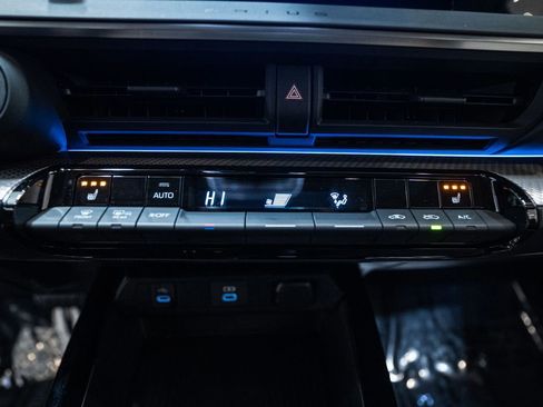 Certified 2025 Toyota Prius XLE image 21