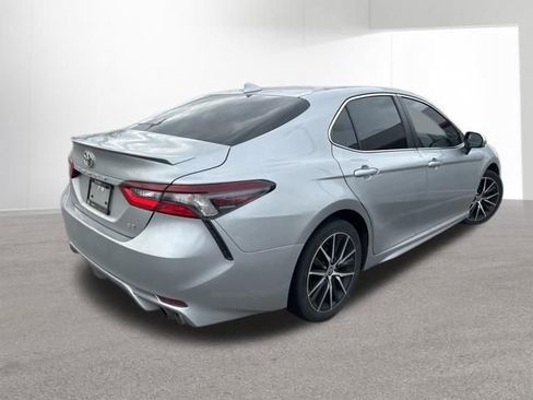 Used 2021 Toyota Camry SE image 8
