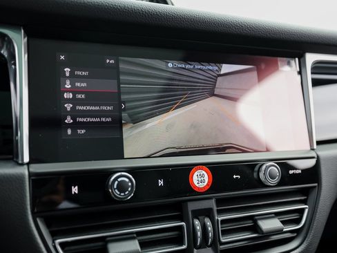 Certified 2026 Porsche Macan AWD/4WD image 19