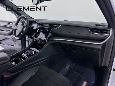 Used 2023 Jeep Grand Cherokee L Laredo image 35