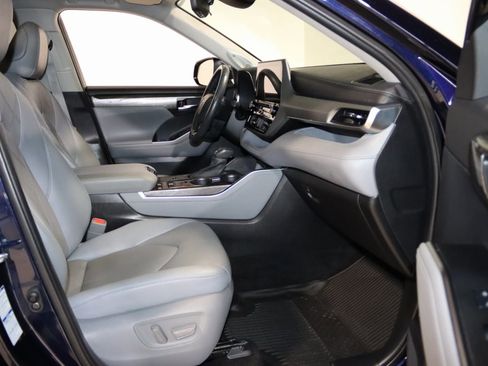 Used 2021 Toyota Highlander Platinum image 60